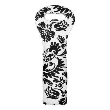 Black and white damask pattern wine bag