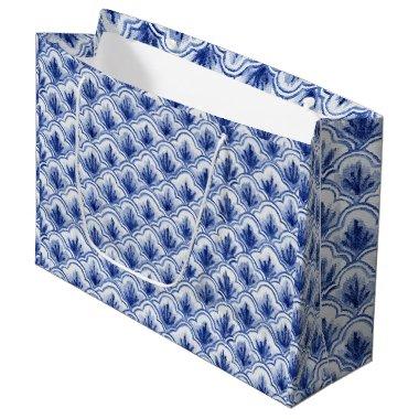 Chinese Vintage Blue and White Shell Pattern Large Gift Bag