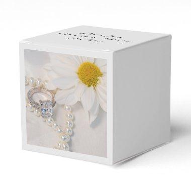 Elegant White Daisy Wedding Favor Boxes