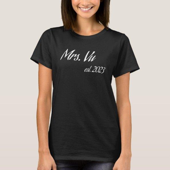 Mrs. VU 2023 new bride  wedding Pullo T-Shirt