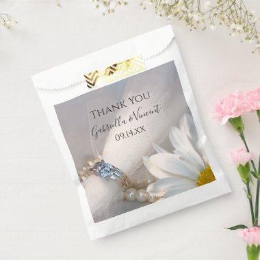 White Daisy Elegance Wedding Thank You Favor Bag